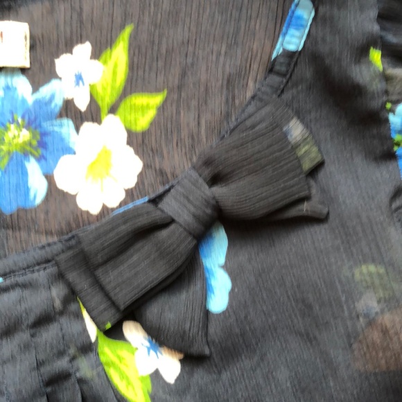 Hollister Navy Blue Floral Top Medium - Picture 4 of 6